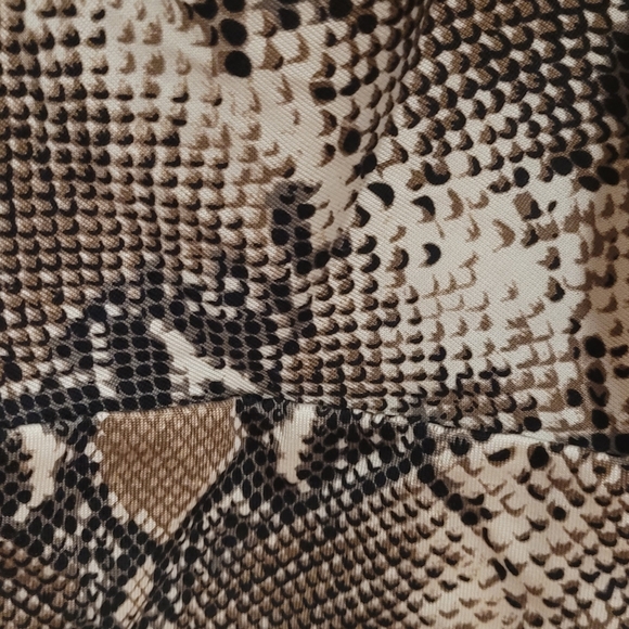 Diane Von Furstenberg faux wrap dress. 100% silk size 10 - Picture 4 of 9